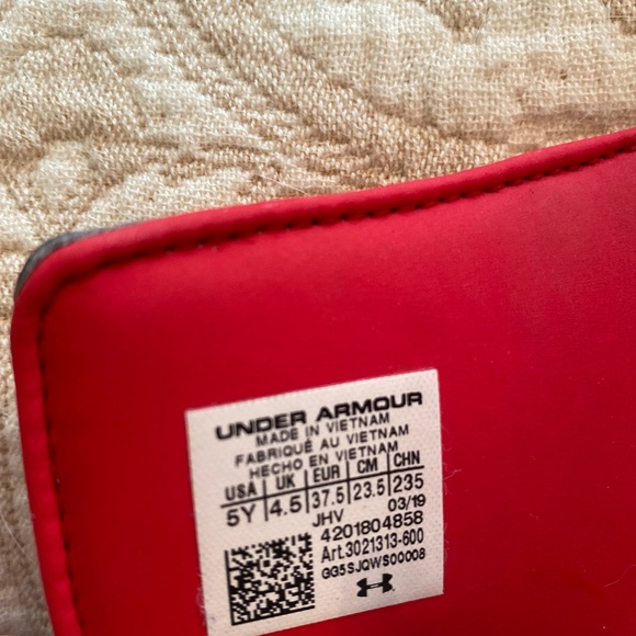 Under Armour youth size 5 sandal red white summer - Picture 3 of 4